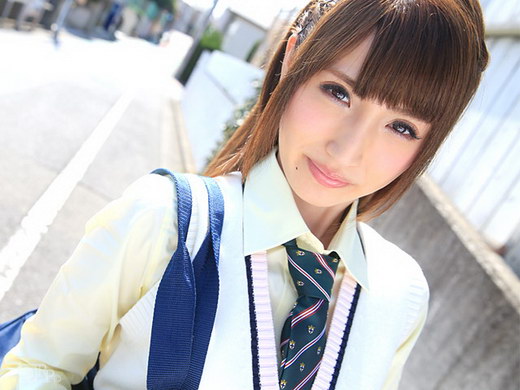 先生、お久しぶりです! ~懐かしの教室でエッチしよッ~ 愛沢かりん