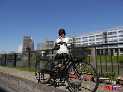 ちゃりん娘 ～ノーパンで自転車に乗ってるうちに興奮してきちゃった～ 佐伯ほのか