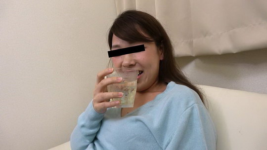 道端で休んでいた陽気な娘さんを持ち帰りしました 山咲ことみ
