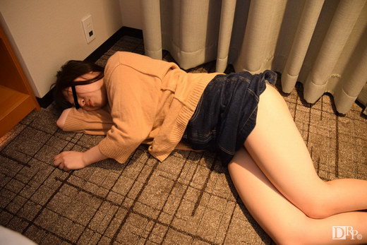 泥酔い娘をホテルへ持ち帰り 小島ひかる