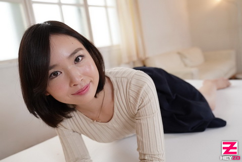 鈴木里奈【すずきりな】 続々生中～微乳娘は感度良好！～ 