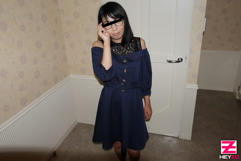 中崎じゅんこ 【なかさきじゅんこ】 全身性感帯のメガネっ娘をみっちり調教