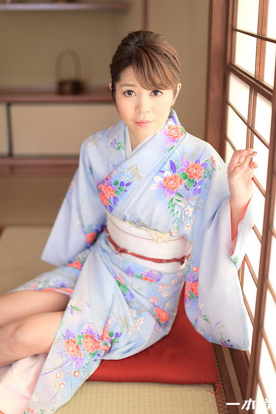 着物の似合う淫乱な雌 本条彩乃